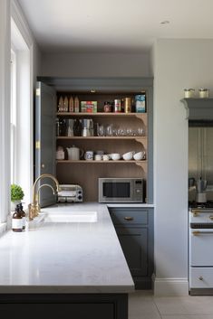 the kitchen is clean and ready to be used as an appliance for sale