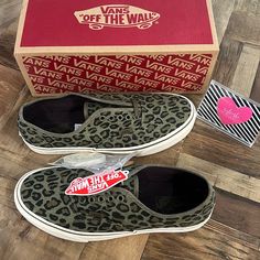 Vans J.Crew X Authentic 'Green Black' Vn0a2z5i08b Mens 9.5 Women’s 11 Not In Original Box New With Tags Vans Fall Sneakers, Vans Sneakers For Fall, Fall Vans Sneakers, Boujee Shoes, Mens White Vans, Tennis Shoes Outfit Work, Red Checkered Vans, Vans Shoes Women, New Style Shoes