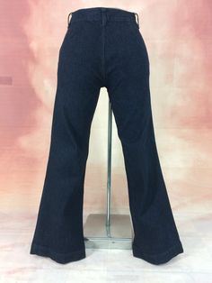 "Size 30 Vintage Lauren Jeans by Ralph Lauren Women's Bareback Wide Leg Denim Pants W30 L32 Medium Waisted Bootcut Jeans Girlfriend Jeans Mom Jeans Made In Hong Kong. Brand: Lauren Jeans by Ralph Lauren Size On Tag marked 4 but fits more like 30\" waist, 10.75\" rise, 22.5\" thighs, 38\" hips, 32\" inseam,! Fits a size 30, but check your measurements and compares the measurement with your garment. (see full measurement below) Recommended modern size: 30\" (30x32) Material : Cotton 98%, Elastane Fitted Dark Wash Wide Leg Flare Jeans, Classic Flared Denim Blue Bottoms, Retro High Rise Stretch Flare Jeans, Retro Stretch Flare Denim Jeans, Retro Stretch High Rise Flare Jeans, Stretch High Rise Retro Flare Jeans, Retro Non-stretch Straight Leg Bottoms, Retro Stretch Denim Blue Flare Jeans, Retro Wide Leg Jeans With Five Pockets