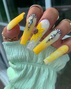 Sunflower Nails, Nails Trends, Nails Design With Rhinestones, Bee Sticker, Arabic Mehndi, Acrylic Nails Coffin Pink, Long Square Acrylic Nails, Acrylic Nails Coffin Short, Square Acrylic Nails