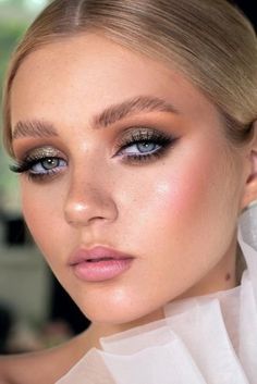 Spellbinding Bridesmaid Makeup For Every Woman ★ bridesmaid makeup elegant gold eyeshadows black arrows and white liner sofia_baburina Olive Makeup, Maquillage Goth, Sultry Makeup, Bright Makeup, Dewy Makeup, Bridal Makeup Looks, Nude Makeup, Brown Blonde Hair, Wedding Forward