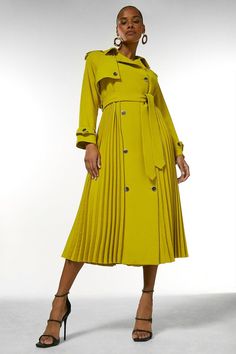 Women's Work Outfits, Superman Legacy, Yellow Trench Coat, Yellow Things, Shoulder Epaulettes, Business Wardrobe, Pleated Jacket, Trendy Jackets, Deep Autumn