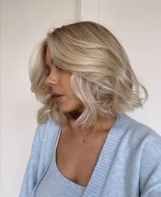 Layered Wavy Bob, Wavy Bob Haircuts, Dyed Blonde Hair, Light Blonde Hair, Wavy Bob, Short Wedding Hair