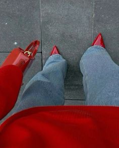 Look Vermelho, salto vermelho, bolsa Vermelha. Chique Outfits, Paris Mode, Red Heels, Winter Fits, Red Aesthetic, Mode Vintage