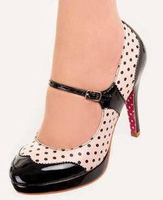 Rockabilly Mode, Polka Dot Shoes, 50s Rockabilly, Rockabilly Fashion, Look Vintage, Crazy Shoes, Pretty Shoes, Shoe Obsession