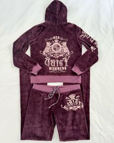 Juicy Sweatpants Outfit, 2000’s Outfit, Y2k Tracksuit, Money Clothes, Trashy Outfits, Juicy Couture Tracksuit, Outfits 2000s, 00s Fashion