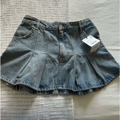 Jean Mini Skirt. Super Cute Small. Fitted Medium Wash Pleated Bottoms, Fitted Pleated Medium Wash Bottoms, Fitted Light Wash Mini Skort, Casual Fitted Light Wash Skort, Fitted Light Wash Casual Skort, Fitted Pleated Zara Bottoms, Fitted Blue Pleated Denim Skirt, Casual Pleated Mini Skirt By Zara, Zara Casual Pleated Skort