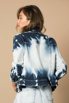 Bleach Denim Jacket, Bleached Denim Jacket, Bleach Denim, Bleaching Clothes, Minimalism Fashion, Ropa Upcycling, Denim Top Women, Dye Denim, Bleached Jeans