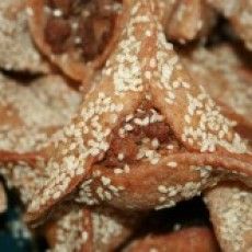 a pile of star shaped pretzels with sesame seeds