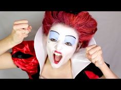 How to Do an Easy Queen of Hearts Make-Up Look | Party Delights Blog Easy Halloween Face Painting, Costumes Faciles, Maquillage Halloween Simple, Black Face Paint, White Face Paint