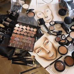 Makeup Artist Career, Artist Career, Instagram Makeup Artist, Makeup Workshop, Makeup Artist Kit, Makeup Books, Makeup Class, Celebrity Makeup Artist, Artist Aesthetic