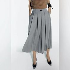 Midi Skirt With Pleats At Waist. Flared Legs. Back Zip Closure. Gray Chic High-waist Pleated Skirt For Work, Gray High Waist Pleated Skirt For Spring, High Waist Gray Pleated Skirt, Pleated Skirt For Workwear, Fall Office Pleated Skirt Bottoms, Flared Skirt For Office In Fall, Gray High Waist Skirt For Work, Fall Office Flared Skirt Bottoms, Fall Pleated Skirt For Office