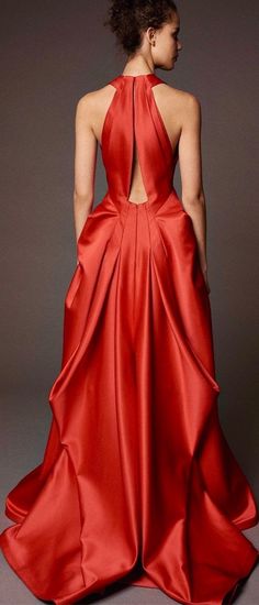 00s Mode, Red Dress Outfit Night, Red Dress Costume, Red Dress Long, Red Dress Makeup, Gaun Fashion, Red Dresses Classy, Atelier Versace, Red Dress Outfit