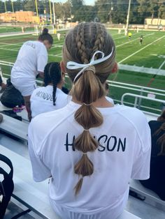 soccer hair inspo, game day hair ideas, soccer hair Cute Hair For Football Games, Easy Hairstyles For Basketball Games, Braided Hairstyles For Soccer, Hair Styles Game Day, Basketball Hairstyles Short Hair, Low Sports Hairstyles, Gameday Hairstyles Soccer, Basketball Hair Ideas, Soccer Game Day Hairstyles