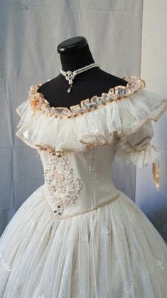 Historical Ball Gowns, Victorian Era Wedding Dress, Old Timey Dresses, Victorian Style Dresses, Victorian Era Outfits, Royalty Costume, Victorian Era Clothing, Prince Taehyung, Victorian Dress Costume