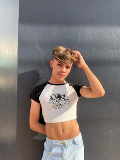 Eboy Outfit, Guy In Crop Top, Boys In Crop Tops, Mens Crop Top, Ripped Men, Half Shirts, Aesthetic Clothing, Boys Clothes Style, Outfit Aesthetic