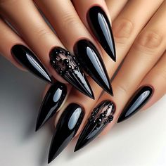 Chrome Halloween Nails, Baddie Nails Short Coffin, New Year Nails, Black Halloween Nails, Summer Nail Ideas, Chrome Nails Designs, Gothic Nails, Edgy Nails, Goth Nails