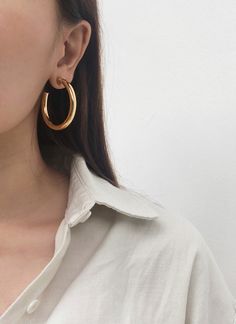 Hoop Earrings Outfit, Earrings Outfit, Dangle Earrings Wedding, Emerald Earrings Studs, Hammered Hoop Earrings, Fan Earrings, Jewelry Photography, Sea Glass Jewelry, Bridesmaid Earrings