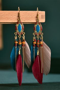 Boho vintage style with colorful feather tassel dangle drop earrings，Perfect for adding a pop of color to any outfit，Ideal for all-day wear，Surprise your friends and family with these unique earrings Boho Wedding Jewelry, Wedding Bride Jewelry, Vintage Boho Fashion, Beaded Tassel Earrings, Bohemian Accessories, Feather Jewelry, Colorful Feathers, Bohemian Earrings, Boho Vintage