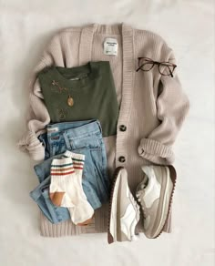 Beige Sweater Outfit, Modest Clothes, Comfortable Outfit, Casual Outfit Inspiration, Ootd Ideas, Soft Autumn, Fall Feels, Cute Comfy Outfits, Favorite Season