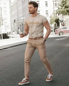 Men’s Summer Casual Styles 2024: Chic Outfits & Essential Fashion Tips for Every Occasion - GentsOsprey Khaki Outfit Men, Graphic Tee Outfit Men, Khaki Pants Outfit Men, Khakis Outfit, Graphic Tee Outfit, Shirt Outfit Men, Pants Outfit Men, Urban Style Outfits, Graphic Tee Outfits