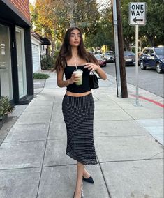 Fancy Fits, Sneakers Street Style, Cute Skirt Outfits, Warm Weather Outfits, Girl Inspiration, Cute Skirts, Night Outfits, Fashion Killa