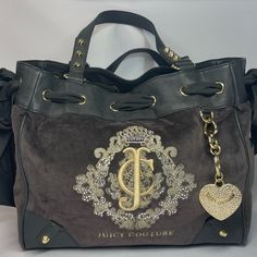 Authentic Juicy Couture Bag In Great Condition. Minor Pealing In Outer Edges. Inside Ins In Good Condition. Smoke Free Home. Please Take A Look At All Photos As They Are All Apart Of The Description. Please Message Me With Any Questions. Juicy Couture Daydreamer Bag, Juicy Couture Daydreamer, Juicy Couture Vintage, Vintage Designer Bags, My Shopping List, Couture Handbags, Couture Bags, Juicy Couture Bags, Fancy Bags