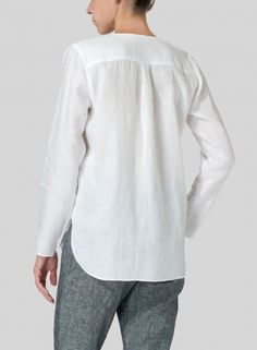 Linen L/S Relaxed Fit Blouse Elegant White Linen Top, Elegant White Blouse With Shirttail Hem, Chic Linen Blouse For Layering, Chic White Tops For Casual Gatherings, Chic White Top For Casual Gatherings, Elegant Long Sleeve Tunic For Daywear, Elegant Linen Tops For Layering, Elegant White Shirt For Layering, Modern Linen Tops For Fall