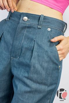 a close up of a person's stomach with jeans on and buttons in their pockets