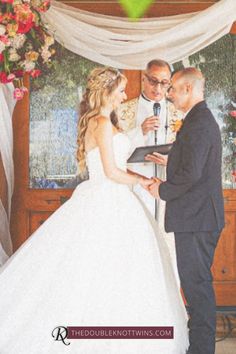 the bride and groom are exchanging their vows