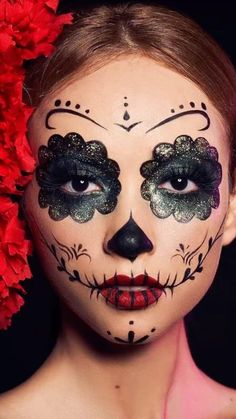 Purple Dia De Los Muertos Makeup Ideas, Sugar Skull Face Paint For Women, La Catrina Makeup Easy, La Catrina Makeup Tutorial, Half Face Catrina Makeup, Catrina Makeup Half Face, Dia De Los Muertos Face Paint Ideas, Halloween Make Up Ideas Creative, Catarina Makeup