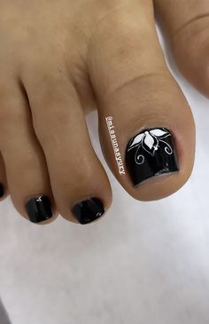 Pedicure Tradicional, Black Toe Nails, Easy Toe Nail Designs, Gel Toe Nails, Toe Nail Color, Pedicure Designs, Toenail Polish, Exotic Nails, Toe Nail Designs