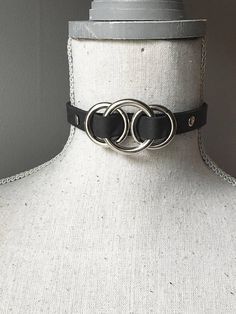 Harness Fashion, Black Leather Choker, O Ring Choker, Ring Der O, Leather Harness, Leather Chokers, Choker Collar, Leather Projects, Leather Gifts