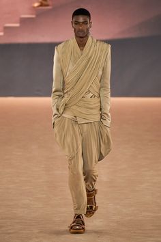 Kylie Jenner Balmain, Balmain 2020, Menswear 2020, Silhouette Mode, Resort 2017 Fashion, Balmain Dress, Kim K Style, Balmain Men, Desert Fashion