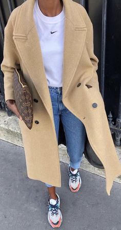 Adrette Outfits, Tan Coat, Sport Chic, Looks Chic, Fashion Mode, Outfit Casual