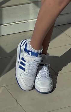 Maja Thora, Royal Blue Shoes, Vintage Ootd, Trendy Shoes Sneakers, Shoes Outfit Fashion, Adidas Originals Women, Hype Shoes, Shoe Inspo, Boat Shoe