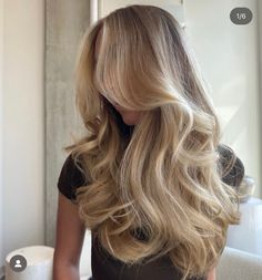 Fresh Blonde Balayage, Lived In Natural Blonde, Old Money Hair Blonde, Old Money Curls, Fall Dark Blonde Hair, Dimensional Dirty Blonde, Old Money Blonde Hair Color, Blonde Hair Lengths, Old Money Blonde Dark Roots