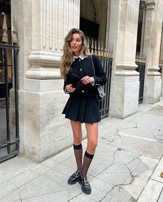 Elisa Levallois | School girl vibe 🖤 #fashioninspirations #backtoschool #backtoschooloutfit #ootdmag #parisiangirl #parisianvibes #falloutfitideas… | Instagram Latina Outfits, Skirt Outfits Fall, Estilo Indie, Skandinavian Fashion, Europe Outfits, Chique Outfits, Looks Party