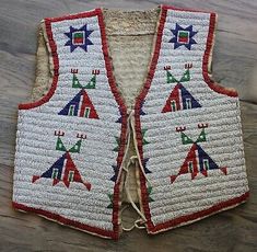 A vest this size is perfect for display. North Plains 1880's. Vest is in excellent condition for it's age.  Vest is clean with no odors. Fully Beaded. Lakota Sioux Jewelry, Sioux Beadwork, Beaded Vest, Sioux Indian, Sioux Tribe, Native American Children, Lakota Sioux, Beaded Moccasins, Plains Indians