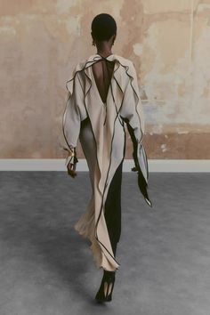 Victoria Beckham Resort 2024 [PHOTOS] Zero Waste Fashion, Resort 2024, Colour Trends, 3d Fashion, Summer Living, Silk Midi Dress, Formal Style, Fashion Line, Fashion Details