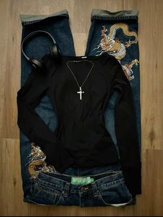 How To Style All Black Outfit, Black Jeans Outfit Aesthetic, 2013 Outfits, Black Outfits For Women, Stylish Outfits Casual, Downtown Outfits, Diy Vetement, Different Aesthetics, Good Style