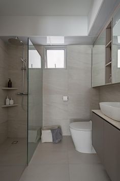 Bidadari Park Drive | HDB (2022) by Key Concept | Qanvast Singapore Bathroom Design, Off White Bathroom, Hdb Interior Design, Hdb Bathroom, Hdb Interior, Bathroom Colour, Bathroom Niche, Singapore Interior Design, Singapore Interior