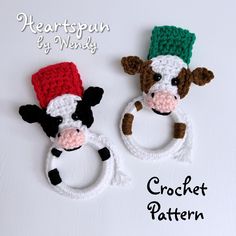 two crocheted cow rings with hats on them