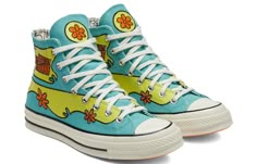 Launching as part of a larger collection with the classic animated franchise, the Scooby-Doo x Converse Chuck 70 High ‘The Mystery Machine’ features a distinctive print on the canvas upper. The psychedelic design draws inspiration from the van that transports Scooby and the gang throughout their crime-solving adventures. A custom ‘SCBYSNK’ license plate adorns the heel of the left shoe, rendered in orange rubber that matches the sneaker’s waffle traction outsole. Baskets Converse, Scooby Dooby Doo, Mystery Machine, Custom Shoes Diy, Dr Shoes, Pool Blue, Shoes Diy, Converse Chuck 70, Shoe Ideas