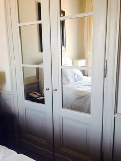 an image of a bedroom with mirrored closet doors