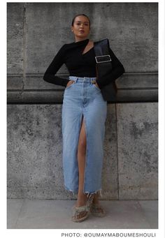 Jeans Rock Outfit, Midi Jean Skirt Outfits, Weading Dress, Barbara Martelo, Long Denim Skirt Outfit, Denim Skirt Outfit, Skirt Outfits Summer, Skirt Outfit Ideas, Jean Skirt Outfits