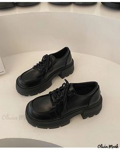 Olivia Mark - Chic Vintage-Inspired Elevated Single Shoes - Ideal Complement to Autumn Skirts Autumn Skirts, Straw Shoes, Autumn Skirt, Clogs Platform, Female Sneakers, Zapatos Mary Jane, Casual Beach Wear, Rough Heels, Lightweight Running Shoes