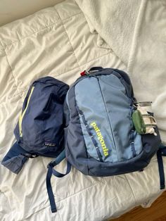 Patagonia Bag, 대학생 스타일, Patagonia Backpack, Patagonia Bags, School Bag Essentials, Aesthetic Backpack, College Backpack, Granola Girl, Pretty Bags