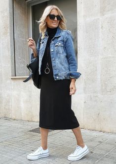 How To Wear A Denim Jacket Over 50 - Outfit Ideas +styling Mode Over 50, Stylish Outfits For Women Over 50, Moda Jeans, Mode Casual, Casual Chic Outfit, Casual Work Outfits, Casual Clothes, 가을 패션