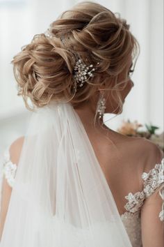 Свадебный образ Wedding Hair And Makeup, Wedding Dresses Lace, Hair Makeup, Hair Styles